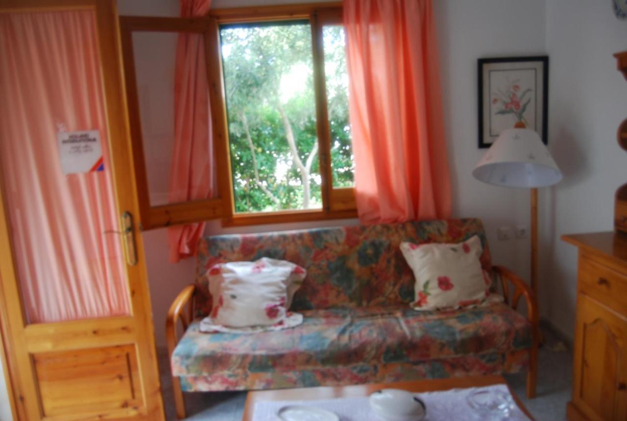 Apartamento Es Pins Cala Blanca  Habitación foto